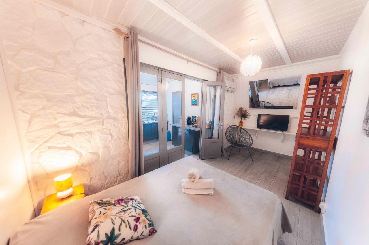 Studio Cassia En Rdj Proche Lagon De L'Ermitage แซ็งต์-จีลส์-เลส์-แบ็งส์ ภายนอก รูปภาพ